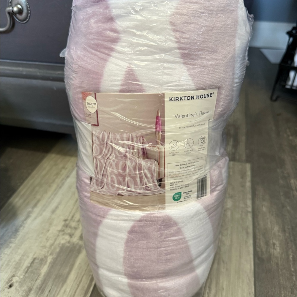 Kirkton House Valentine's Throw - Pink and White